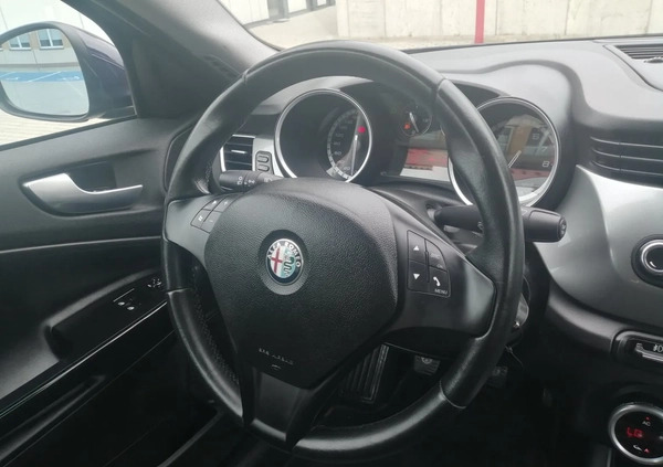 Alfa Romeo Giulietta cena 31500 przebieg: 149850, rok produkcji 2011 z Kozienice małe 172